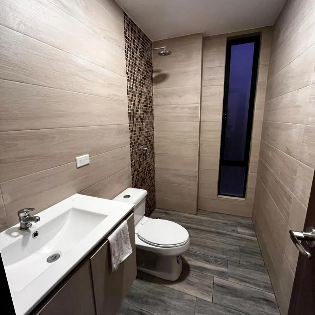 Departamento Ponceano Alto, Atras Del Supermaxi De La Real Audiencia Quito